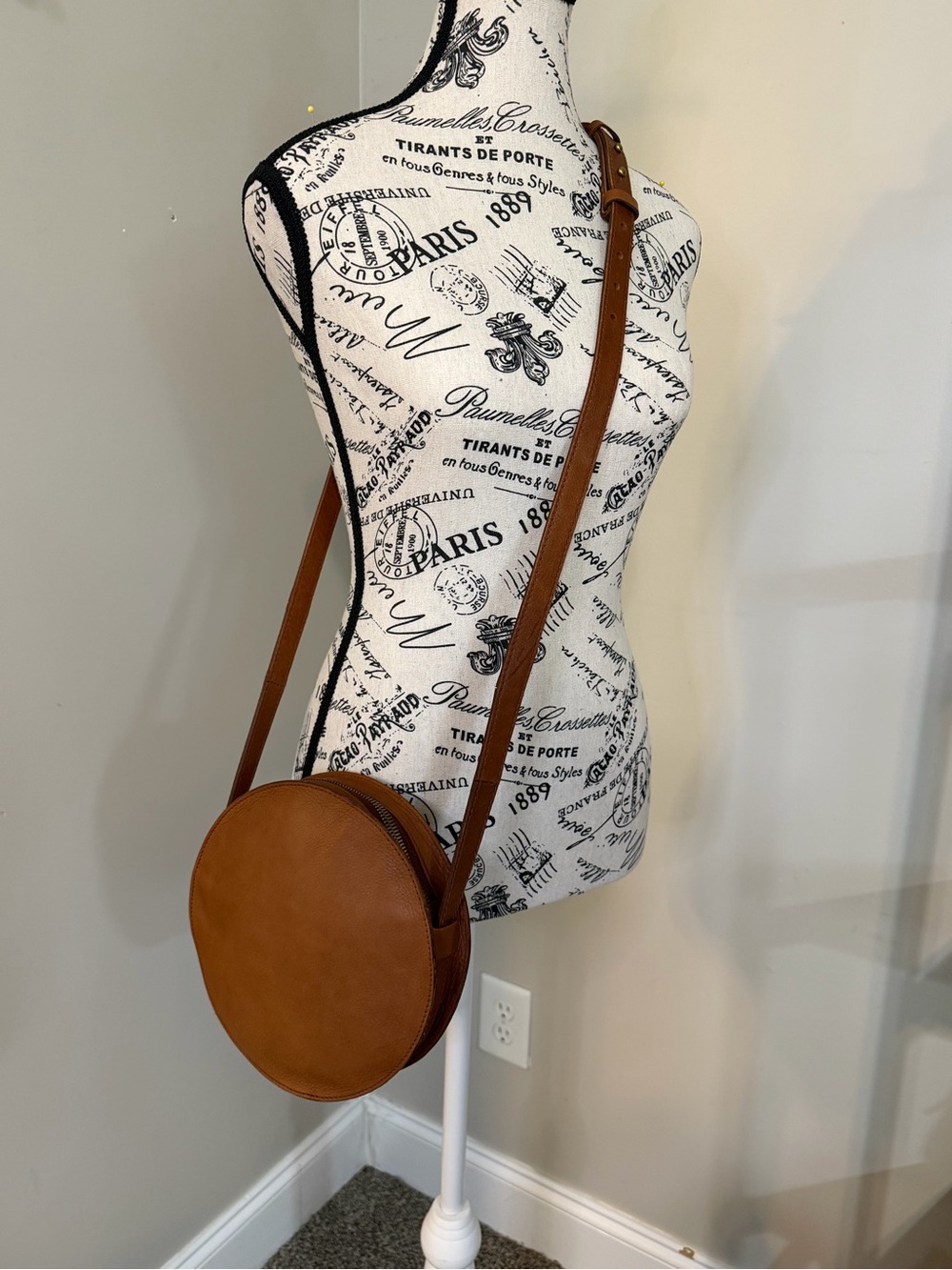 Madewell Round Crossbody Bag in Cognac Brown